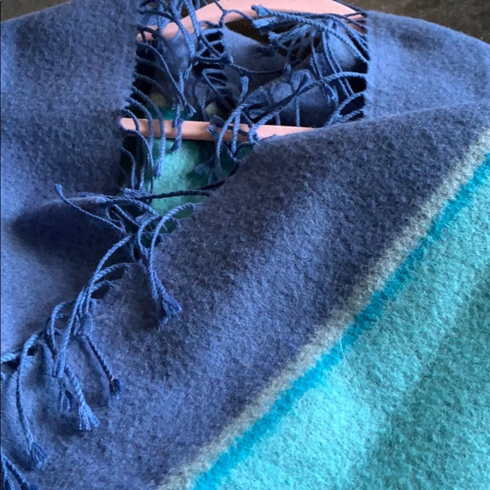 Victorie Mathieu Paris scarf - Picture 2 of 5